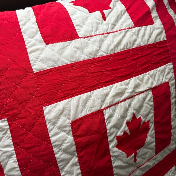 Vintage Red and White Canadian Flag Quilt 🇨🇦 - Picture 12 of 16